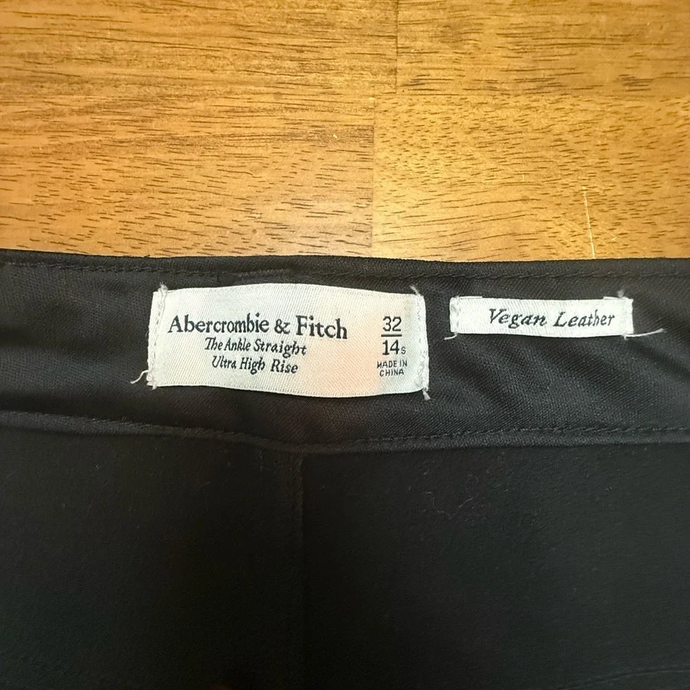 Abercrombie & Fitch Black Cropped Pants - Picture 5 of 9